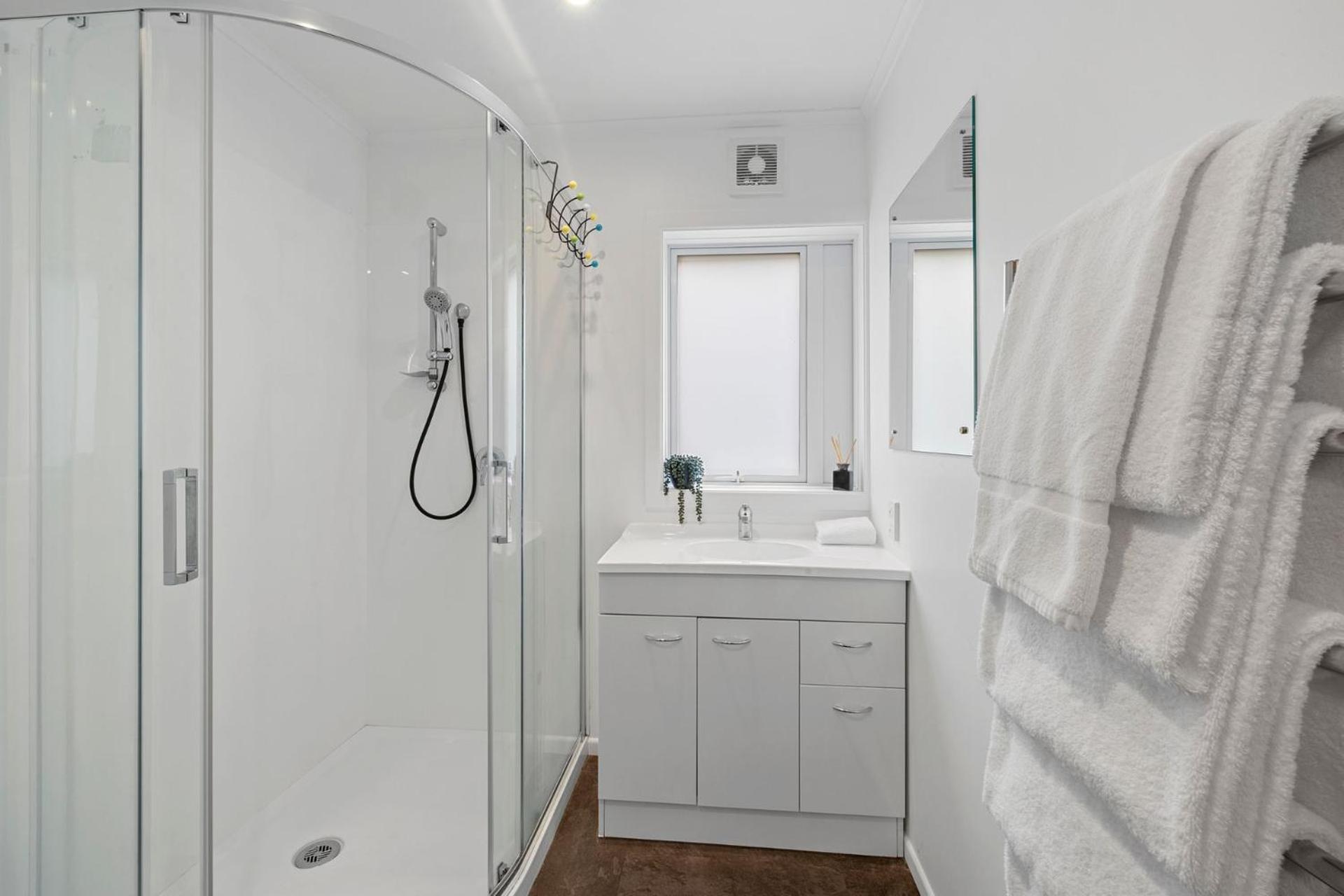 Wow On Wanaka Bay Apartment นิวพลีมัธ ภายนอก รูปภาพ